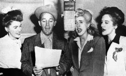 Przycinanie mp3 piosenek Bing Crosby & The Andrews Sisters za darmo online.